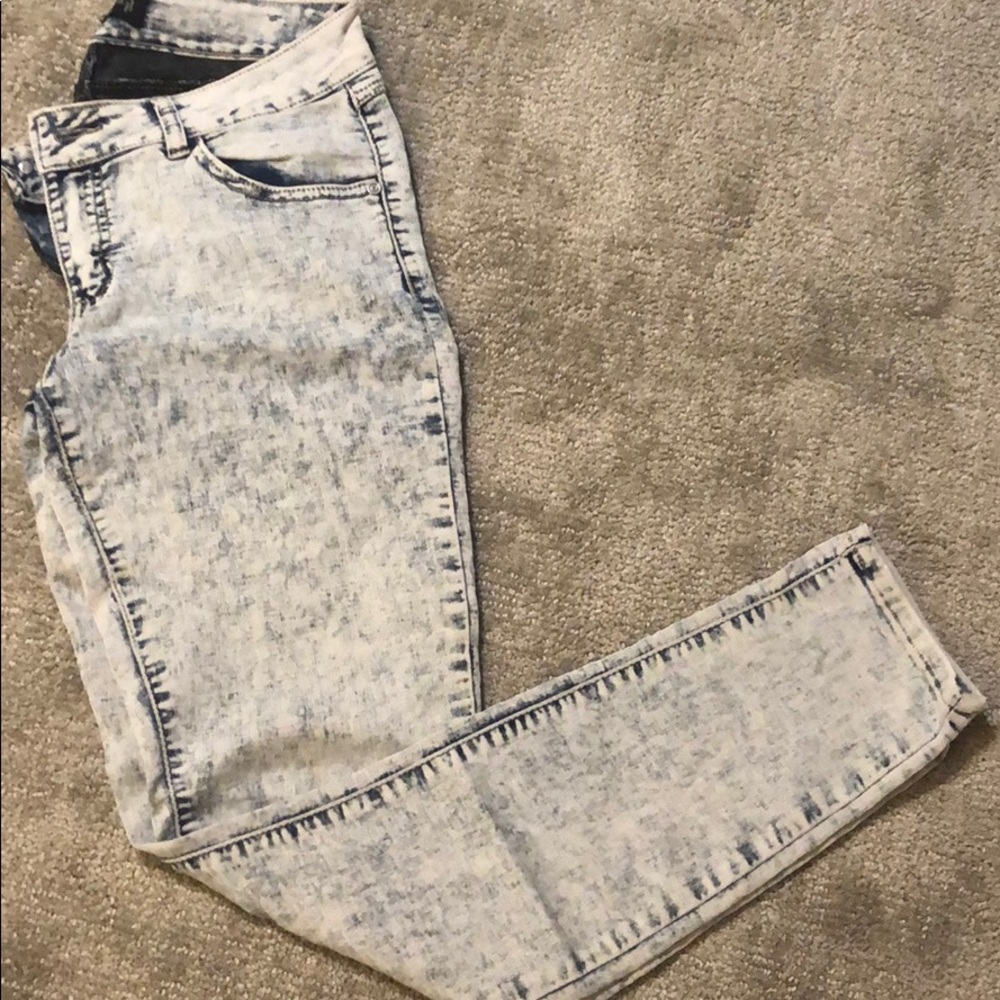 Cute acid wash jeans -size 7